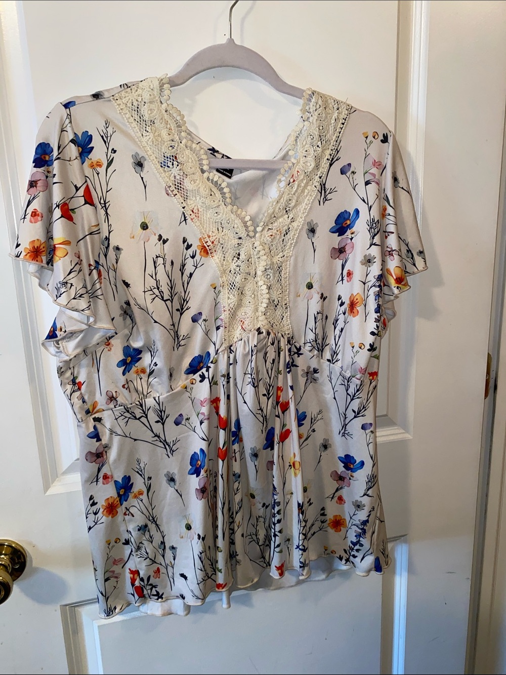 SHEIN Cream Floral Lace-Trim Flutter Sleeve Blouse